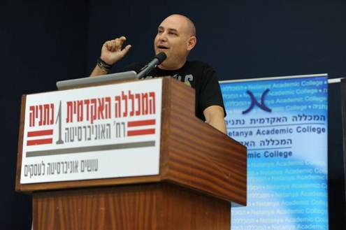 צביקה-הדר (צילום: תמיר בר-גיג)